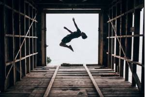 El auge de los deportes urbanos: parkour, calistenia y street workout